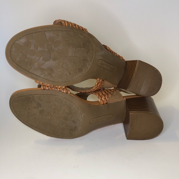 A New Direction Open Toe Strappy Stacked Block Heel Sandal Size 7.5 - Picture 9 of 10